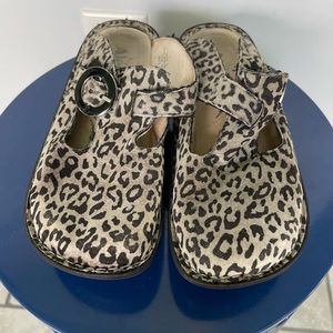 Alegria Classic Clog Slip On Shoes Tan Leopard 36